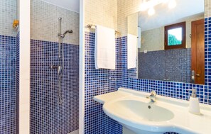 Shower, hair dryer - Cozy home in Cala Millor with private swimming pool, can be inside or outside (Cala Millor)
