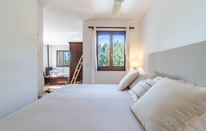 3 bedrooms, travel cot, free WiFi - Cozy home in Betlem with private swimming pool, can be inside or outside (Betlem)
