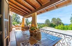 Outdoor dining - Cozy home in Betlem with private swimming pool, can be inside or outside (Betlem)