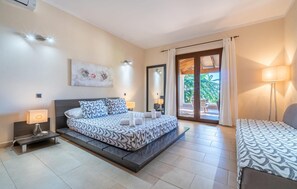 6 bedrooms, travel cot, free WiFi - Cozy home in Campos with private swimming pool, can be inside or outside (Campos)