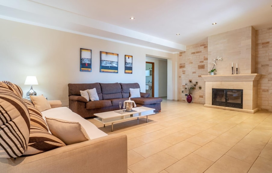 Stunning Home In Campos With Private Swimming Pool, Can Be Inside Or Outside - Cala Santanyí