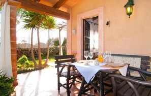Outdoor dining - Lovely home in Colonia de Sant Jordi (Colonia de Sant Jordi)