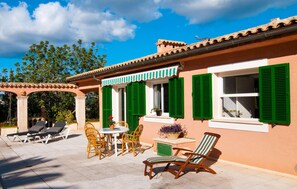 Outdoor dining - Amazing home in Arta with private swimming pool, can be inside or outside (Arta)