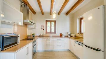 Réfrigérateur, four, plaque de cuisson, lave-vaisselle