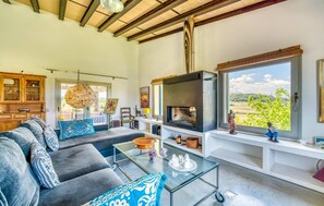 TV - Gorgeous home in Manacor with private swimming pool, can be inside or outside (Manacor)
