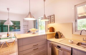 Fridge, microwave, oven, stovetop - Awesome home in Colonia de Sant Jordi (Colonia de Sant Jordi)