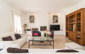 TV, DVD player, ping pong - Stunning home in Son Serra de Marina (Son Serra de Marina)