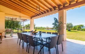 Outdoor dining - Stunning home in Son Serra de Marina (Son Serra de Marina)