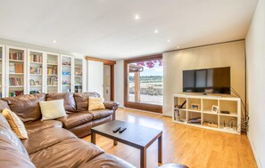 TV, table football, ping pong - Amazing home in Sant Llorenc (Sant Llorenc)