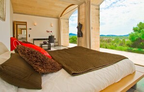 4 bedrooms, travel cot, free WiFi