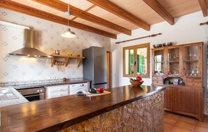 Fridge, microwave, oven, stovetop - Stunning home in Campos with private swimming pool, can be inside or outside (Campos)
