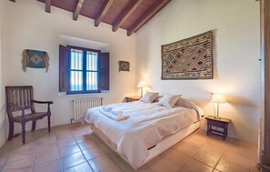 3 bedrooms, travel cot, free WiFi - Nice home in Deia with private swimming pool, can be inside or outside (Deia)