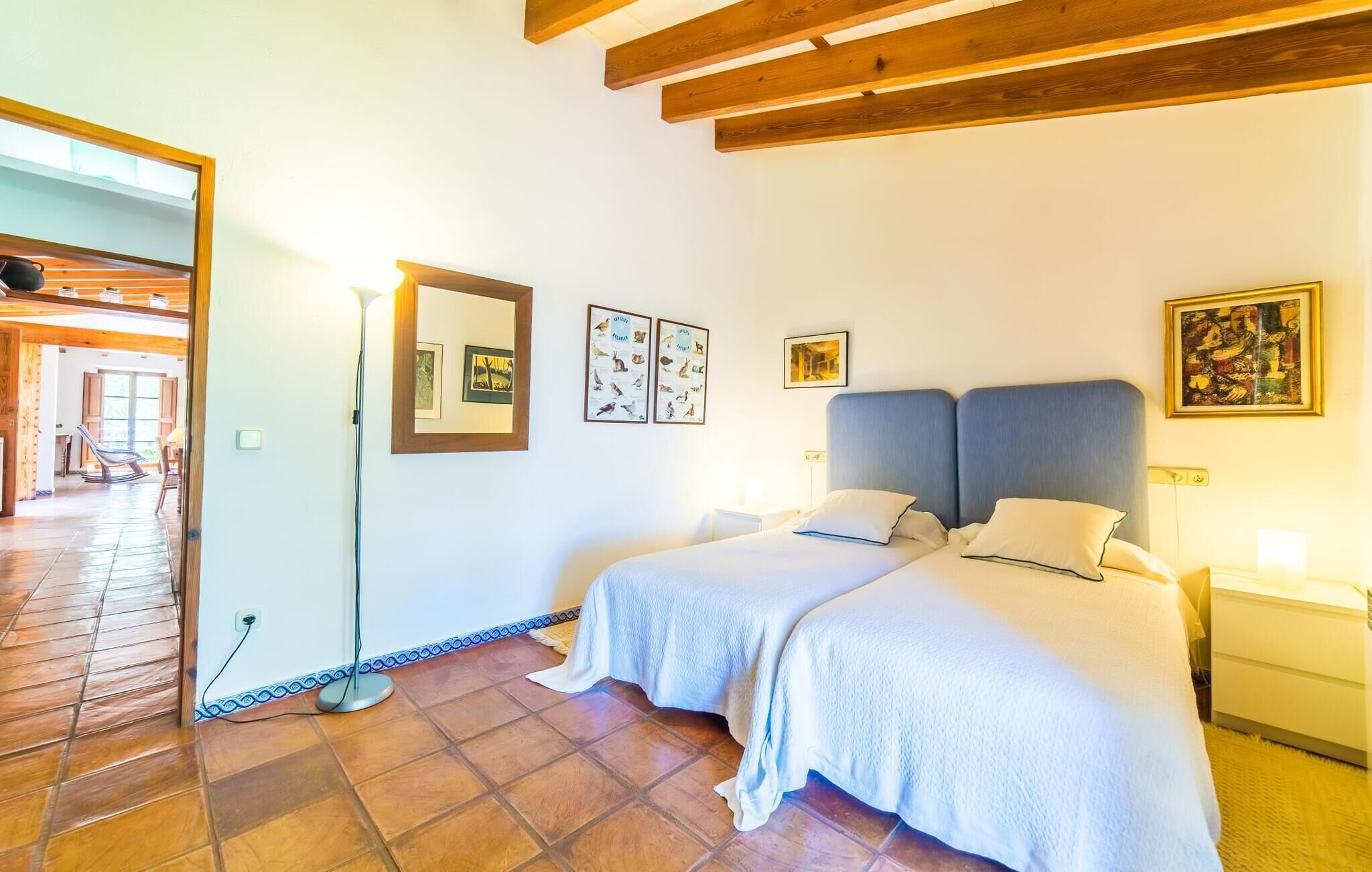 3 chambres, coffres-forts dans les chambres, fer et planche à repasser