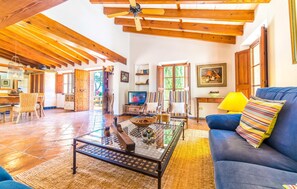 TV, DVD player, ping pong - Gorgeous home in Ariany with private swimming pool, can be inside or outside (Ariany)