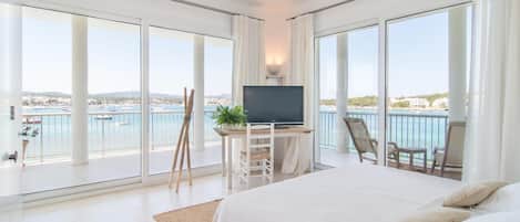 5 bedrooms, in-room safe, iron/ironing board, travel cot