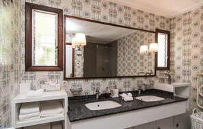 Shower, hair dryer - Gorgeous home in Cala Ratjada (Cala Ratjada)