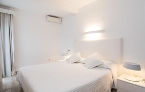3 bedrooms, in-room safe, iron/ironing board, travel cot - Gorgeous home in Cala Ratjada (Cala Ratjada)