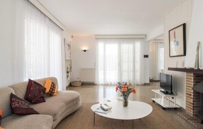 Smart TV - Gorgeous home in Cala Ratjada (Cala Ratjada)