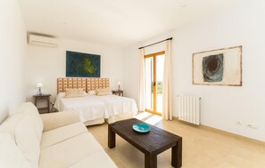 bed - Beautiful home in Cala Romantica (Cala Romantica)