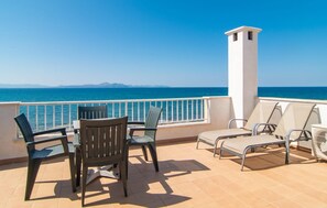 Outdoor dining - Stunning home in Colonia de Sant Pere with house sea view (Colonia de Sant Pere)