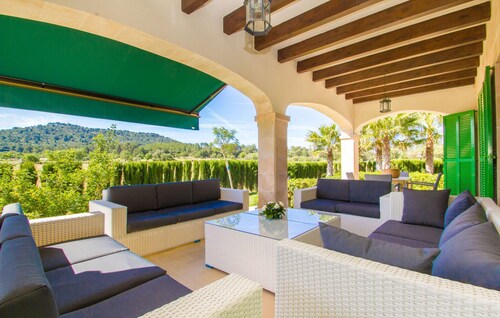 Nice home in Petra with private swimming pool, can be inside or outside