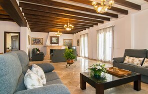 TV - Nice home in Petra with private swimming pool, can be inside or outside (Petra)