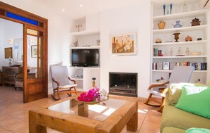TV, DVD player - Lovely home in Cala Mendia with private swimming pool, can be inside or outside (Cala Mendia)