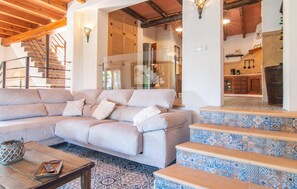 Smart TV, DVD player, ping pong - Cozy home in Felanitx with private swimming pool, can be inside or outside (Felanitx)