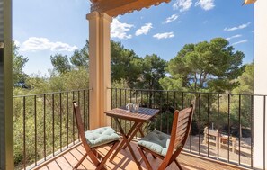 Outdoor dining - Gorgeous home in Vallgornera (Vallgornera)