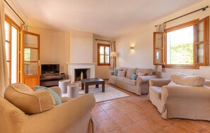 TV - Gorgeous home in Vallgornera (Vallgornera)