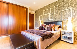 5 bedrooms, in-room safe, iron/ironing board, travel cot - Nice home in Alcudia with sauna (Alcudia)