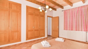 4 Schlafzimmer, Bügeleisen/Bügelbrett, Reisekinderbett, kostenloses WLAN