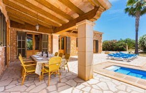 Outdoor dining - Cozy home in Campos with private swimming pool, can be inside or outside (Campos)