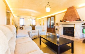 TV, DVD player, ping pong - Lovely home in Manacor with private swimming pool, can be inside or outside (Manacor)