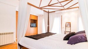 3 bedrooms, iron/ironing board, travel cot, free WiFi - Nice home in Colonia de Sant Pere (Colonia de Sant Pere)