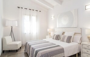 In-room safe, iron/ironing board, travel cot, free WiFi - Nice home in Playa de Muro with private swimming pool, can be inside or outside (Playa de Muro)