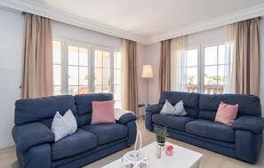 TV, DVD player, ping pong - Luxurious home in Cala Ratjada (Cala Ratjada)