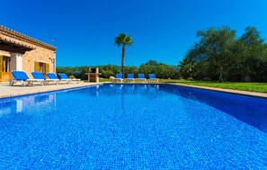 Pool - Amazing home in Campos with private swimming pool, can be inside or outside (Campos)