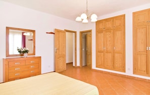 4 Schlafzimmer, Bügeleisen/Bügelbrett, Reisekinderbett, kostenloses WLAN