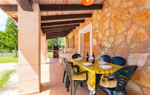 Outdoor dining - Beautiful home in Campos with private swimming pool, can be inside or outside (Campos)