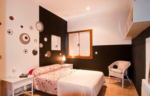 In-room safe, iron/ironing board, travel cot, free WiFi - Nice home in Portocolom with private swimming pool, can be inside or outside (Portocolom)