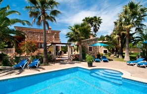 Pool - Luxurious home in Campos with private swimming pool, can be inside or outside (Campos)