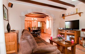 TV, DVD player - Luxurious home in Campos with private swimming pool, can be inside or outside (Campos)