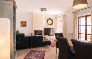 TV, DVD player, ping pong - Stunning home in Son Macia with sauna (Son Macia)