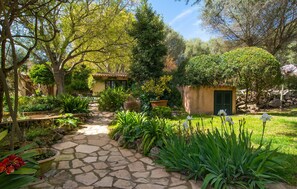 Property grounds - Awesome home in Ruberts with private swimming pool, can be inside or outside (Ruberts)