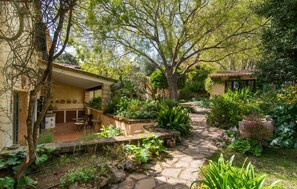 Property grounds - Awesome home in Ruberts with private swimming pool, can be inside or outside (Ruberts)