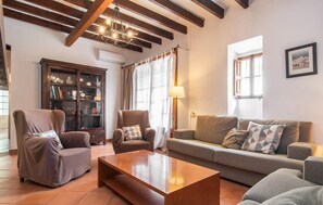TV, DVD player - Awesome home in Ruberts with private swimming pool, can be inside or outside (Ruberts)