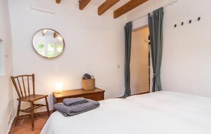 3 bedrooms, in-room safe, iron/ironing board, travel crib - Awesome home in Ruberts with private swimming pool, can be inside or outside (Ruberts)
