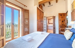 2 bedrooms, iron/ironing board, travel cot, free WiFi - Awesome home in Campos with private swimming pool, can be inside or outside (Campos)
