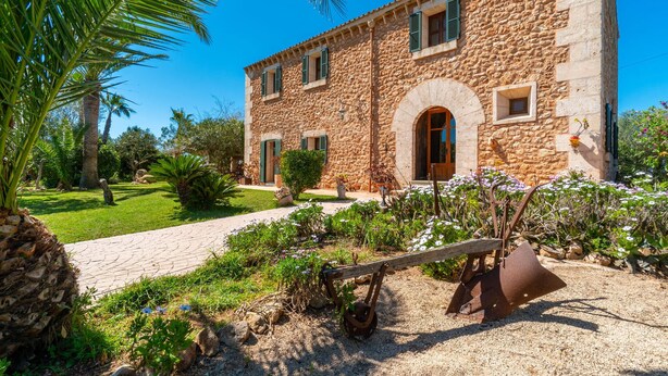 A stone building with a paved pathway leading to the entrance. - Awesome home in Campos with private swimming pool, can be inside or outside (Campos)